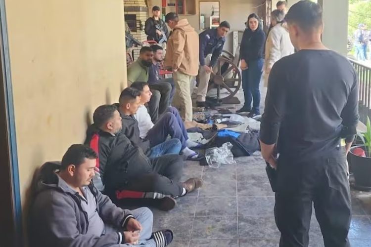 Allanamiento deja cinco detenidos en Presidente Franco