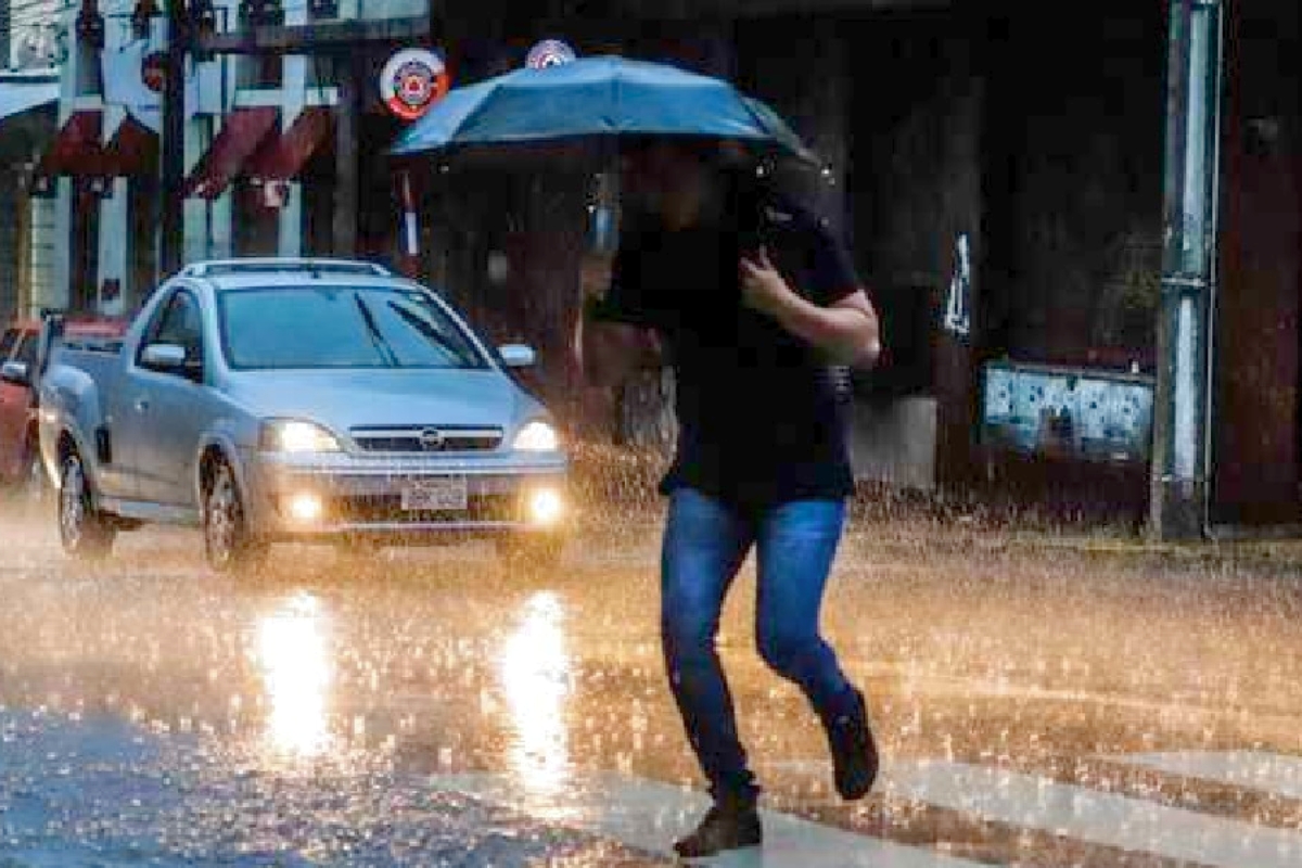 Alerta por lluvias y tormentas eléctricas en Paraguay este sábado